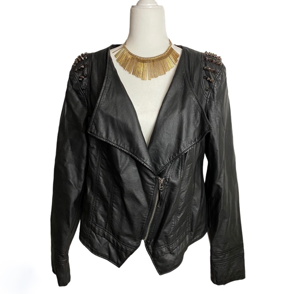 Forever 21 Plus Size 2x faux leather studded shoulder black moto jacket